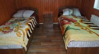 Гостиница Гостевой дом Алтай Ривьера Соузга Двухместный номер с 2 отдельными кроватями и видом на бассейн-1